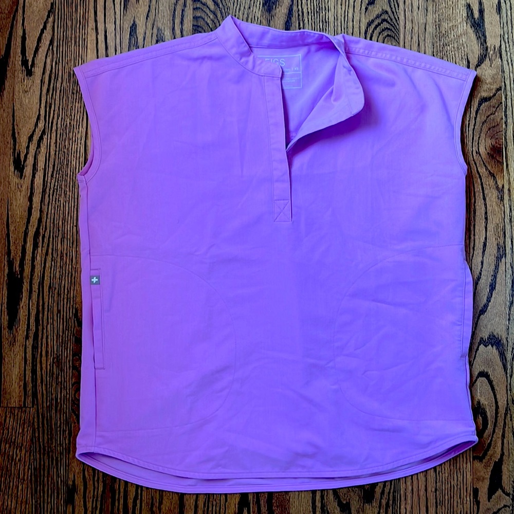 Figs womens oversize scrub top in lavender lilac dawn sz XS